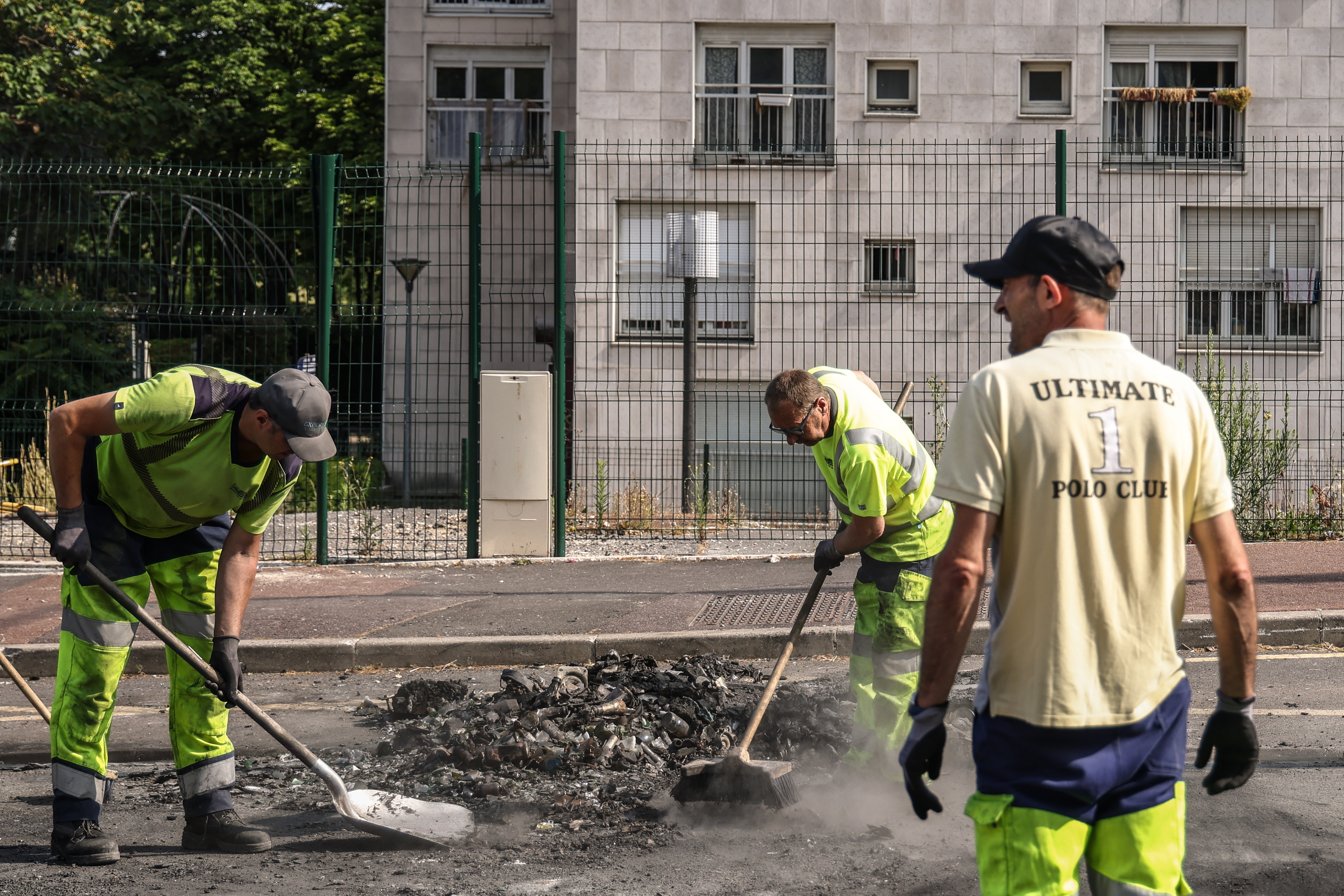Nanterre (France), 28/06/2023.- Municipal workers clean debris on avenue Pablo Picasso following a night of civil unrest, in Nanterre, near Paris, France, 28 June 2023. The violence broke out after police fatally shot a 17-year-old during a traffic stop in Nanterre. According to the French interior minister, 31 people were arrested with 2,000 officers being deployed to prevent further violence. (Disturbios, Francia) EFE/EPA/Mohammed Badra