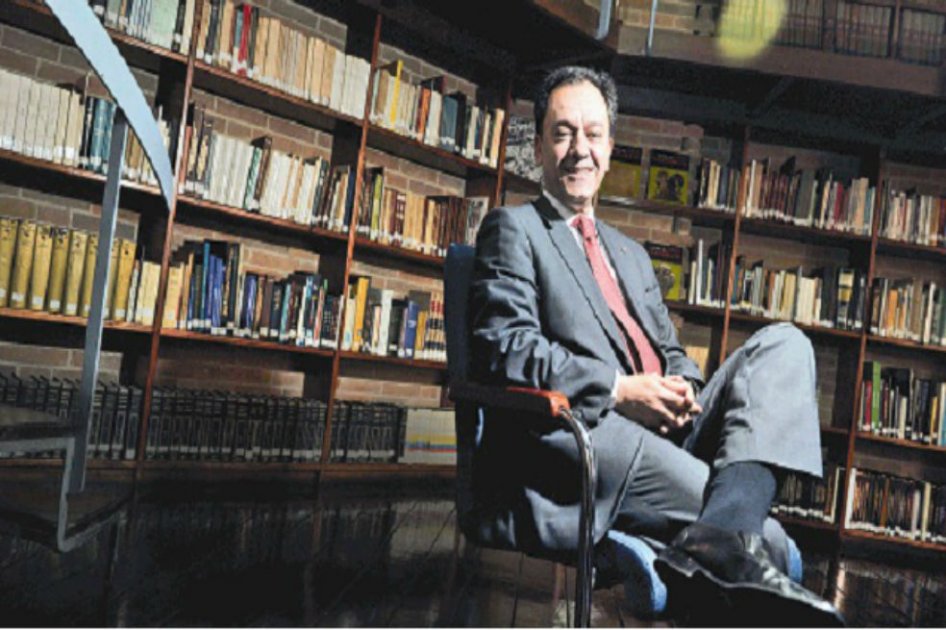 Carlos Zapata, hijo de León Jaime Zapata, dirige el Archivo General de la Nación./ Luis Ángel