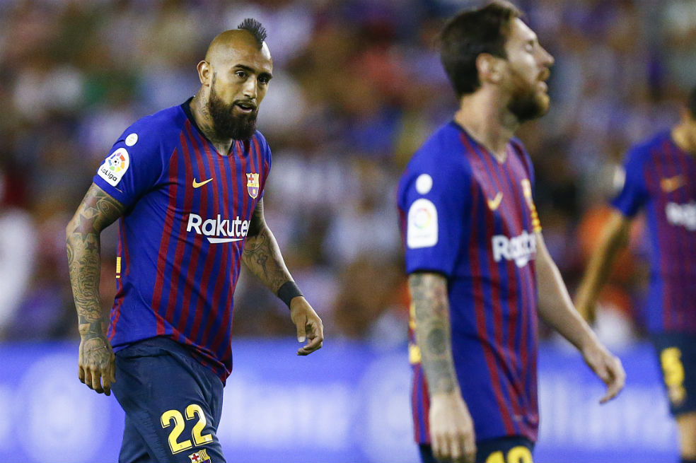 Barcelona sufrió, pero ganó gracias al VAR