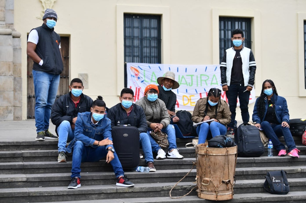 Jóvenes guajiros que adelantan huelga de hambre se trasladaron a Bogotá