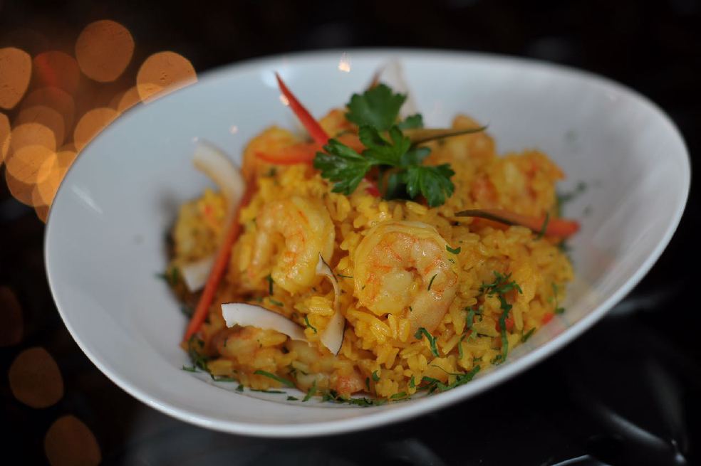 Así se puede preparar un arroz con camarones en dos tiempos