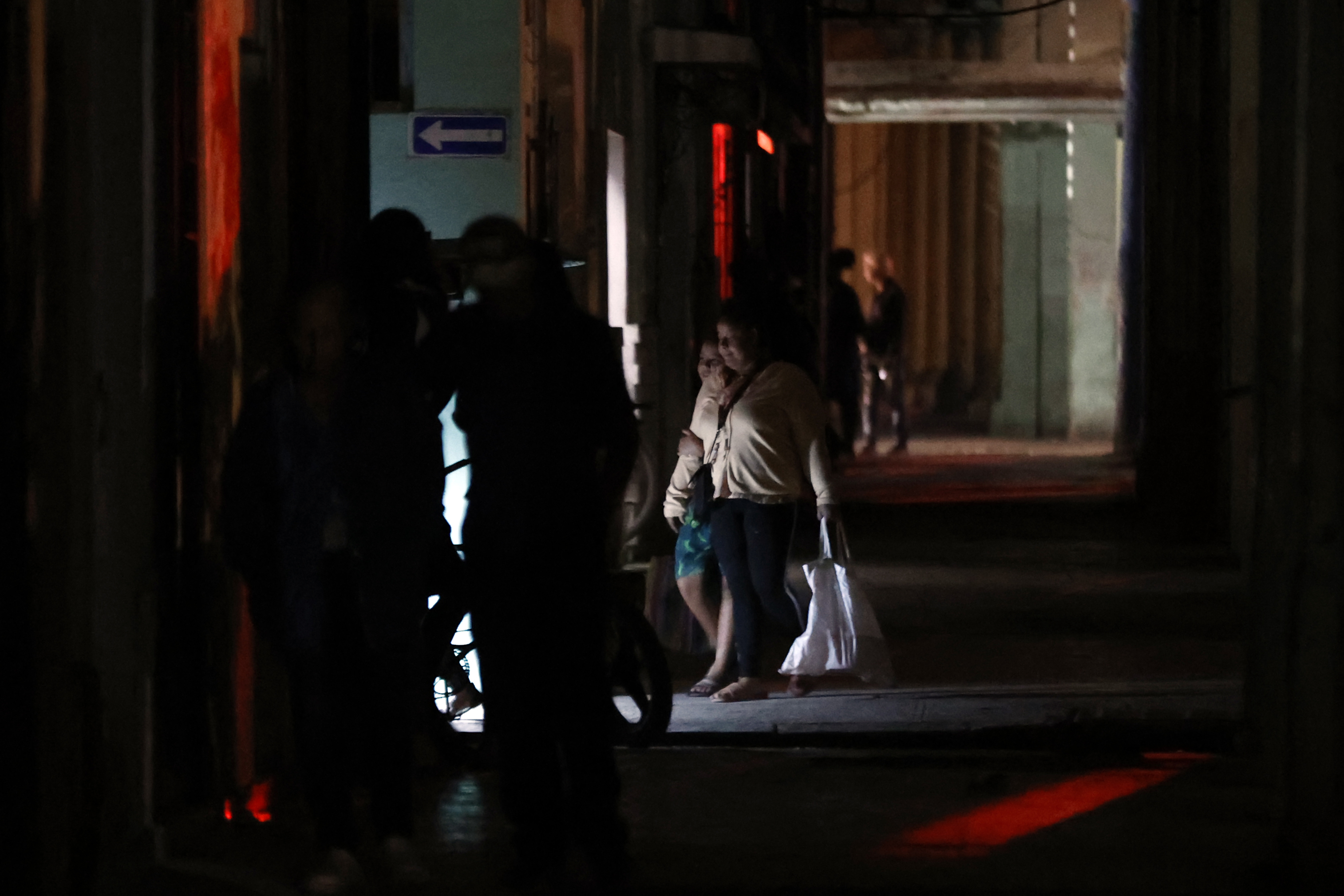 Crisis de subsidios y apagones: ¿podría colapsar el servicio en otras regiones?
