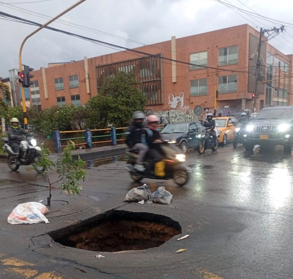 Movilidad hoy, 27 de febrero: cierres preventivos en la calle 3 por hundimiento de la vía