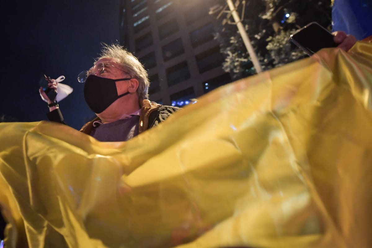 Marchas contra detención domiciliaria de Uribe