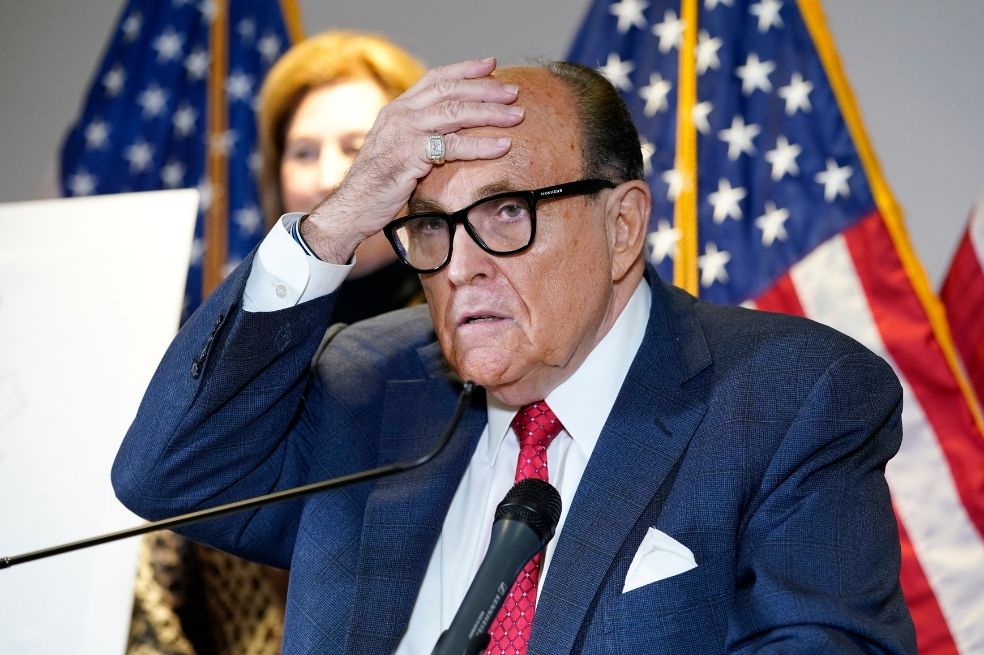 Rudolph Giuliani, exabogado de Trump, demandado por acoso y agresión sexual