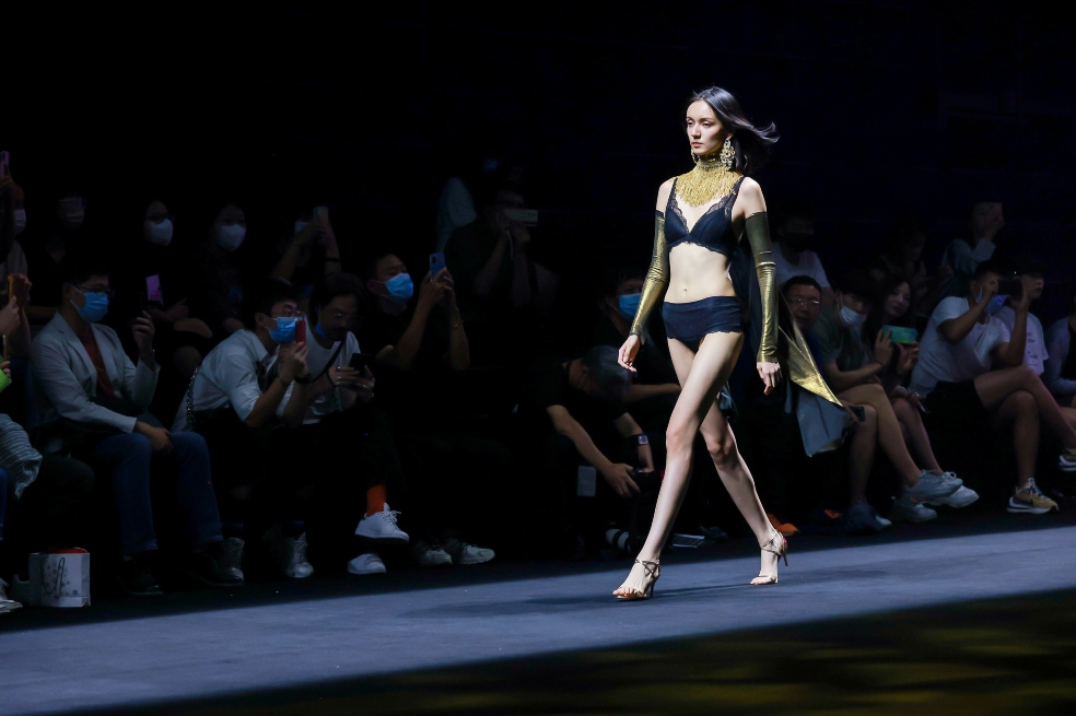 Exportaciones de ropa interior femenina y otras noticias de moda de la semana