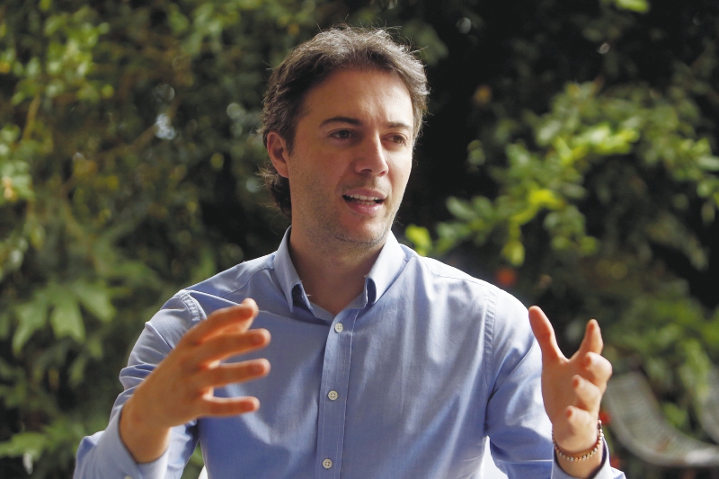 En febrero, el alcalde de Medellín, Daniel Quintero, obtuvo 42 % de aprobación, según Invamer.