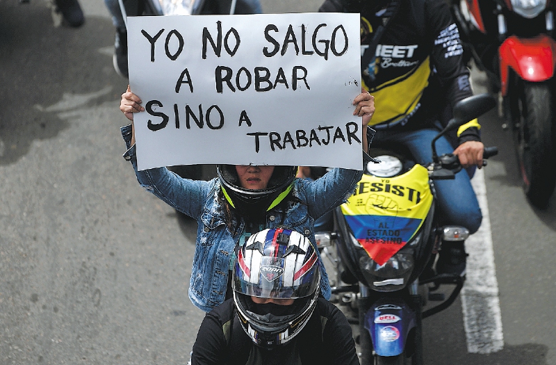 Los motociclistas sienten que la restricción del parrillero, no solo los afecta en su día a día, sino que los criminaliza. 