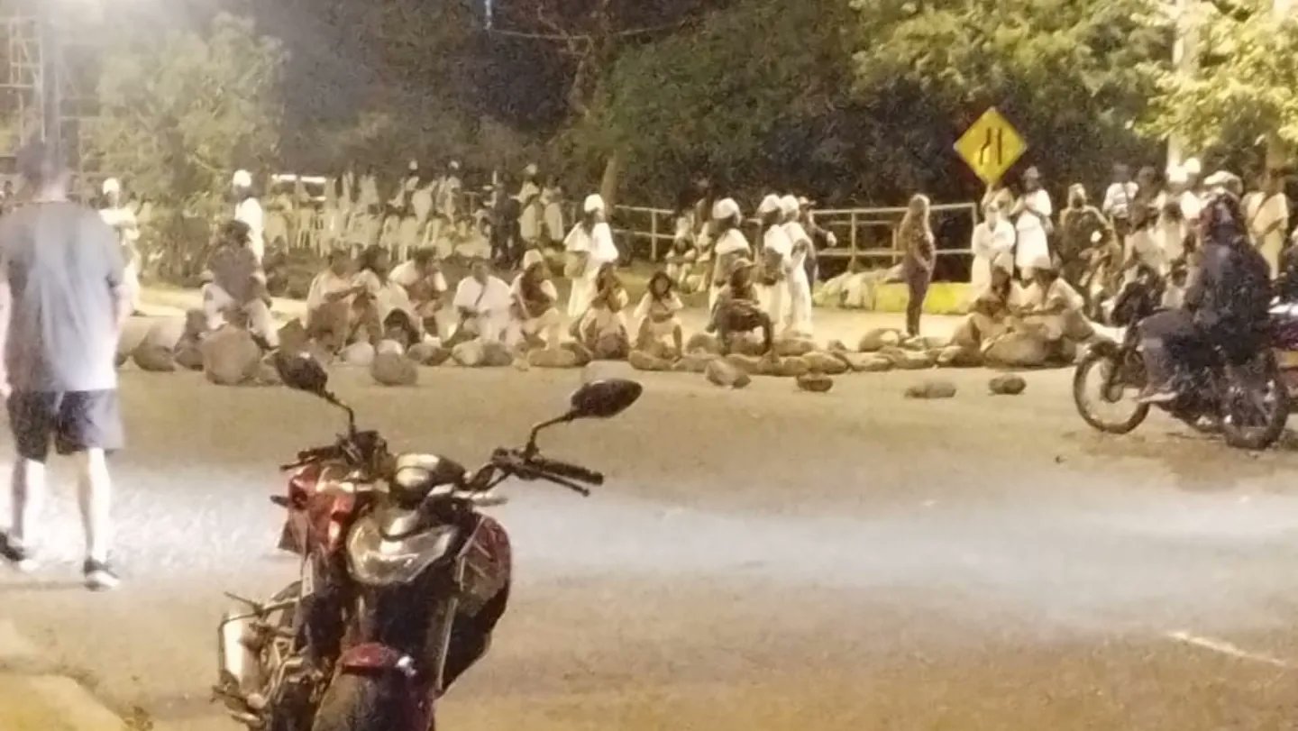 Bloqueo de pueblo arhuaco en Valledupar reclama el reconocimiento de su gobierno