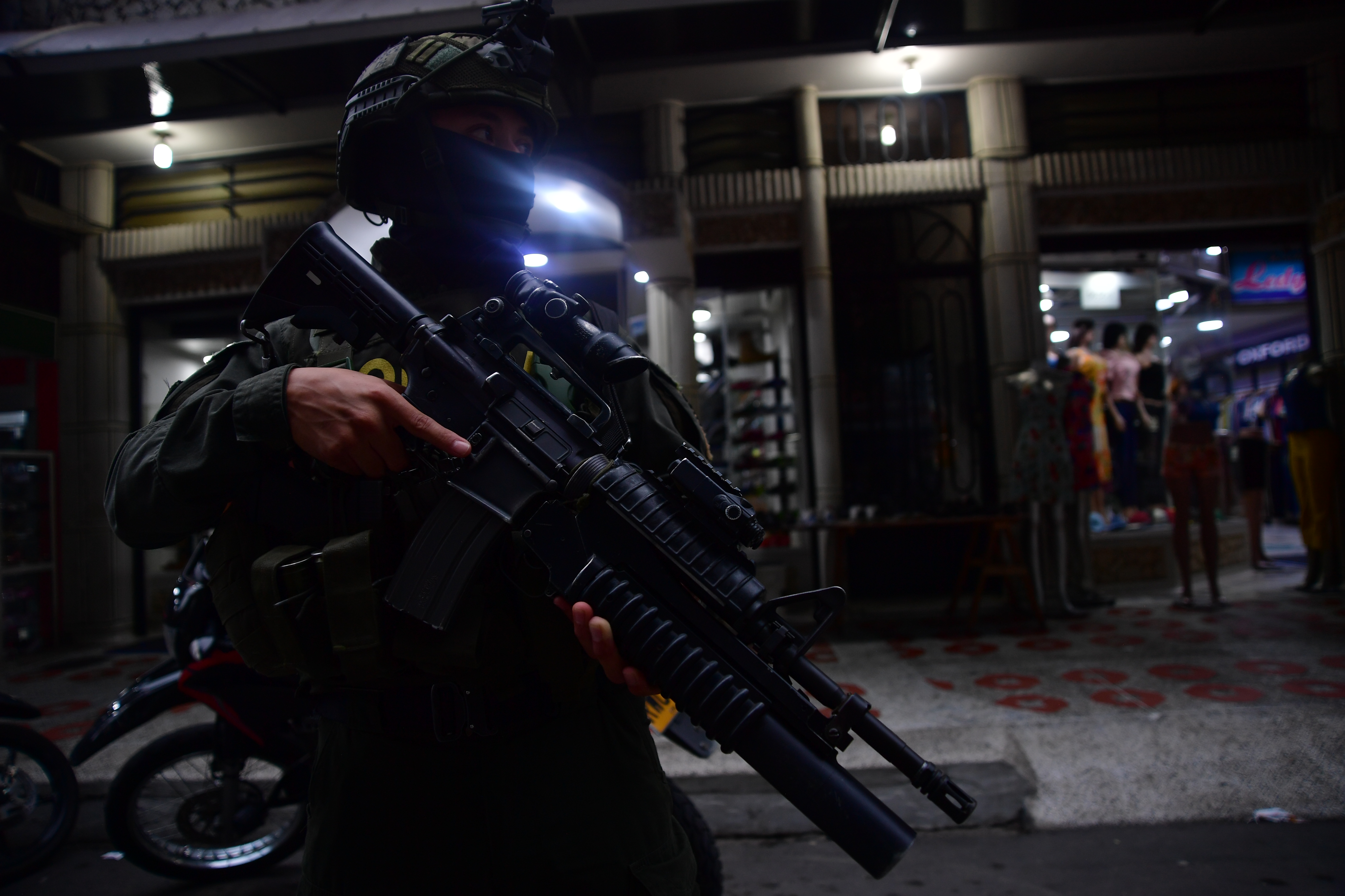 Policías realizan retenes y patrullajes en el municipio de Saravena, Arauca.