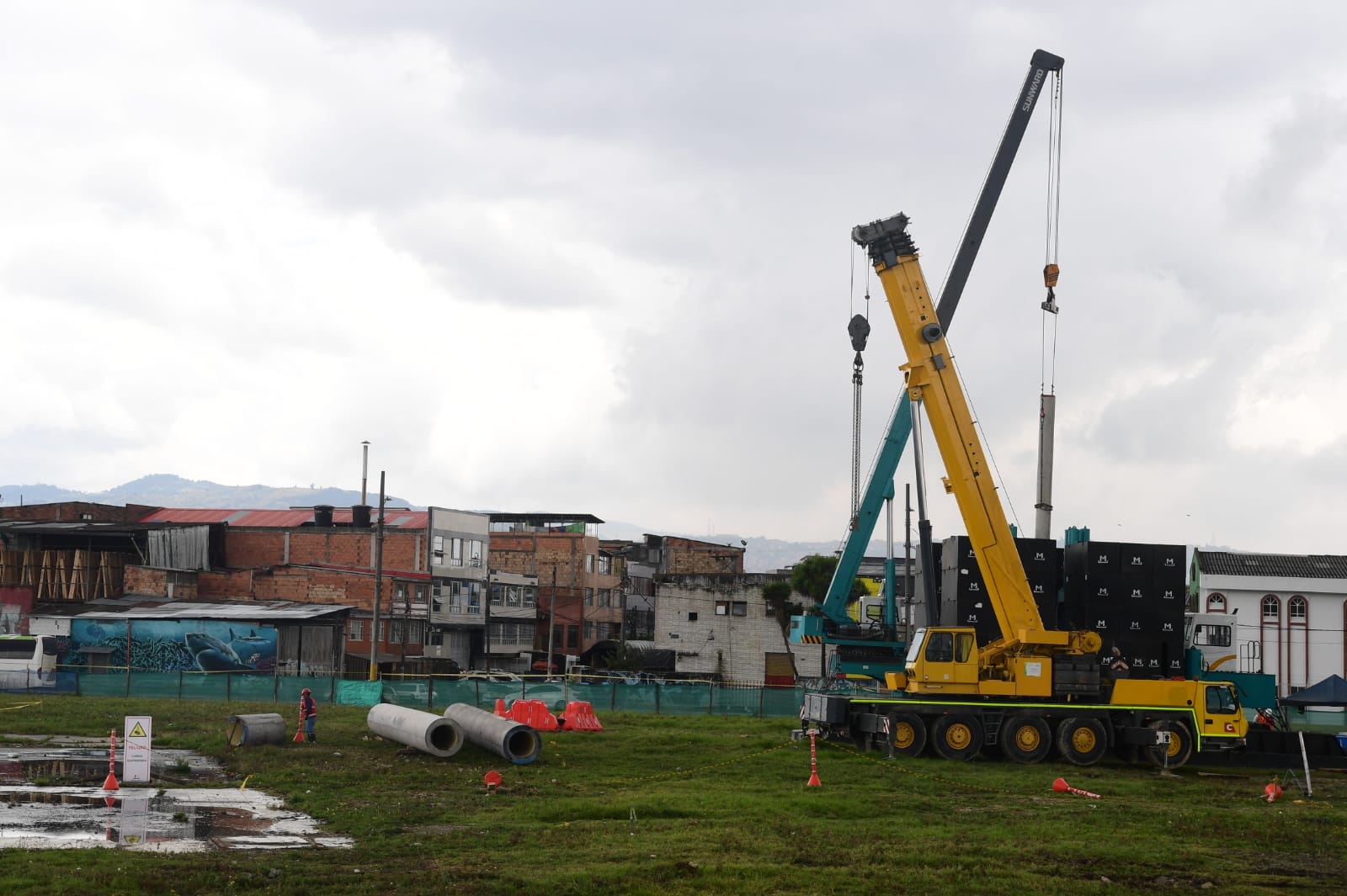 Estación 6: Sobre la avenida Primero de Mayo entre avenida Boyacá y la carrera 72c, se cercó todo el perímetro para la construcción de la estación 6.