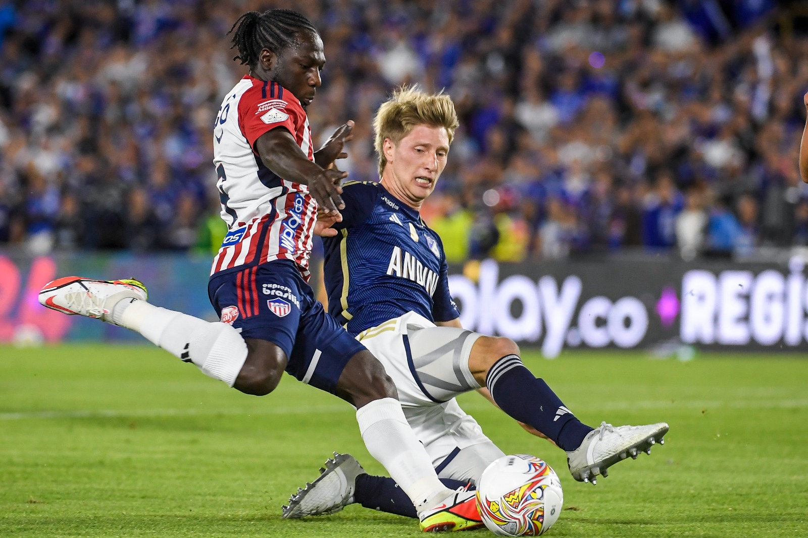 Yimmi Chará (Junior) y Andrés Llinás (Millonarios) jugaron un papel clave en sus respectivos equipos. Son de los mejores jugadores del fútbol profesional colombiano.