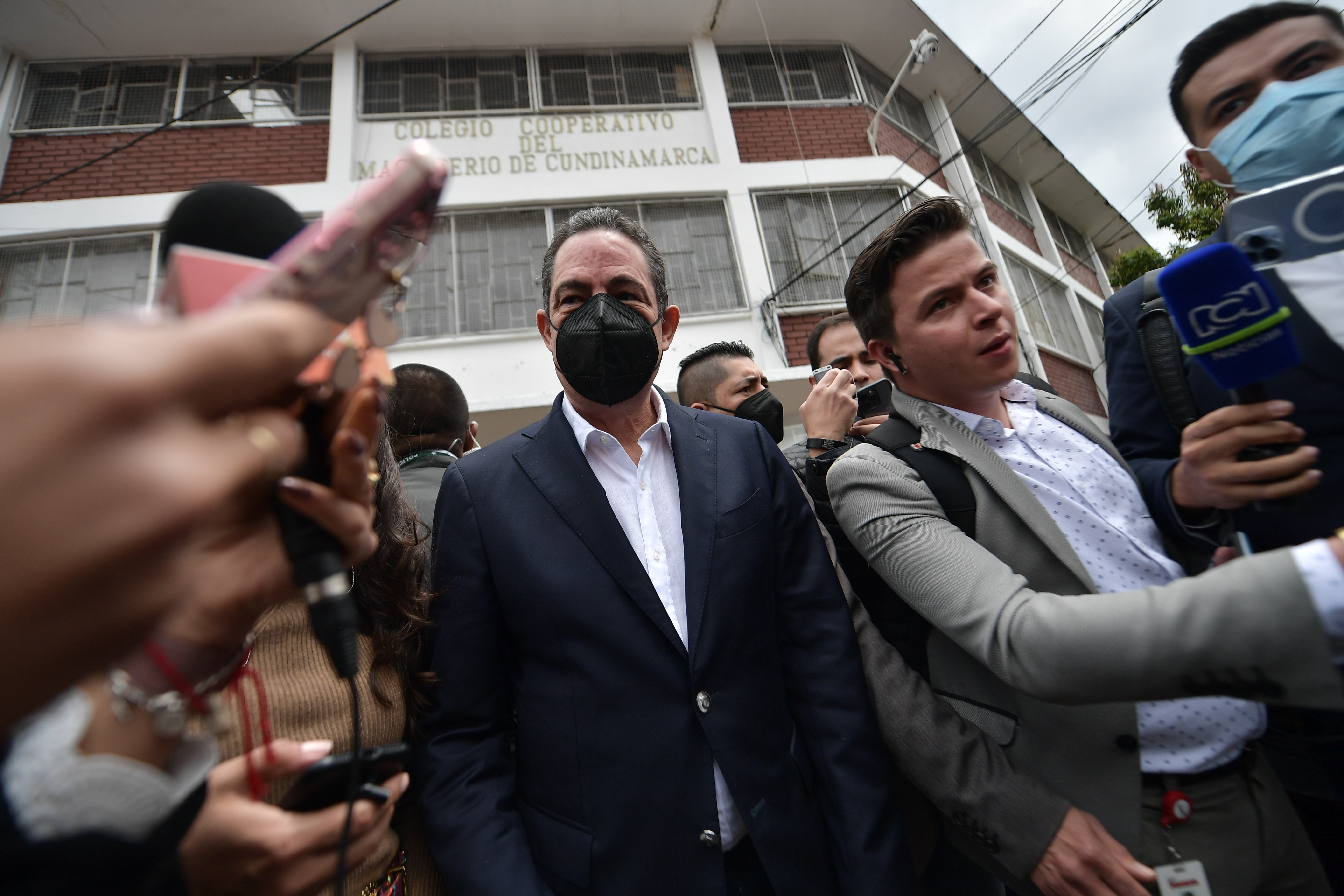 Germán Vargas Lleras sufrió una caída mientras montaba bicicleta