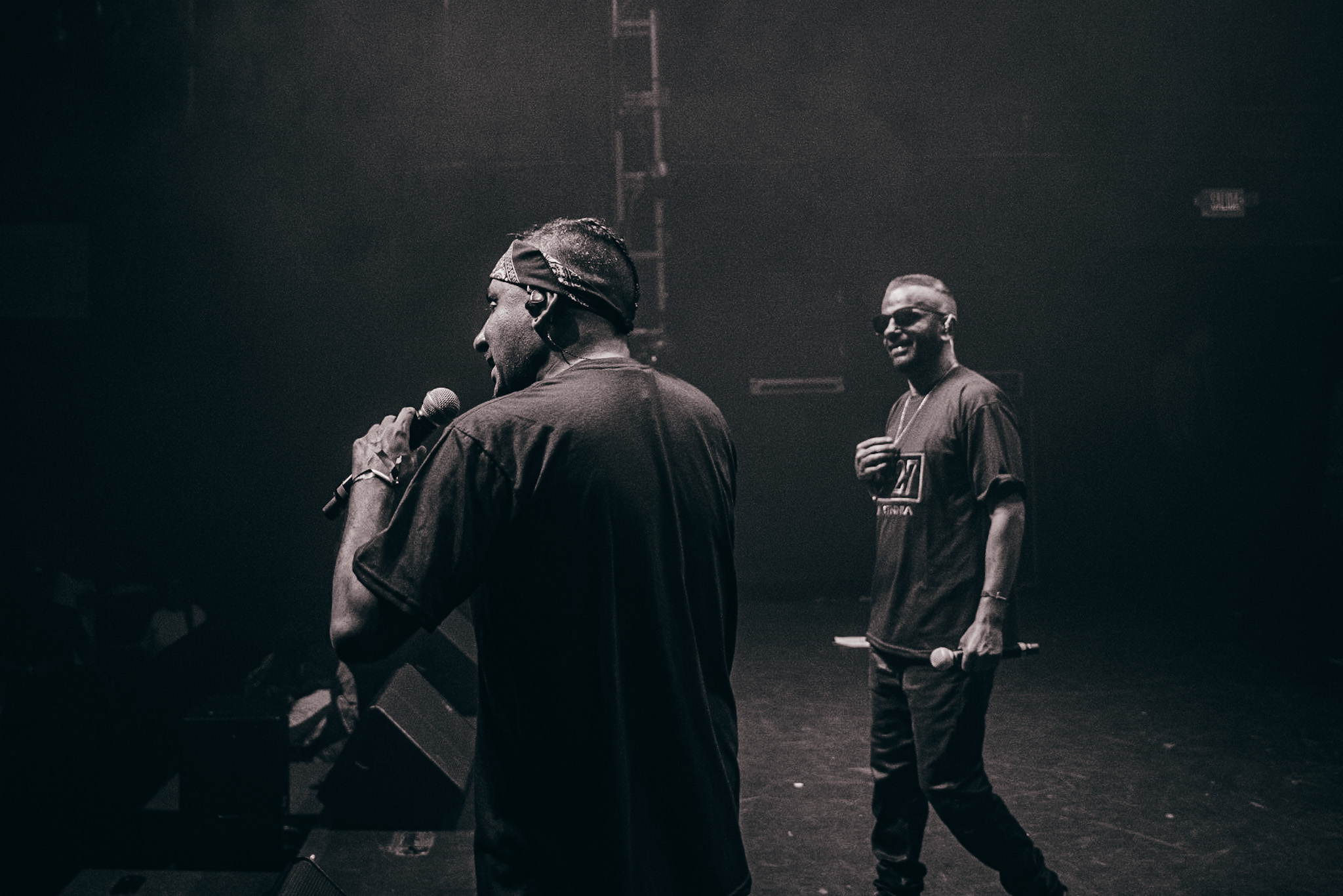 El Festival Rec Room fue un impresionante puente que conectó las leyendas del rap colombiano con la nueva escuela. Además, demuestra que desde la resistencia, la contracultura y la sinceridad se han dejado atrás las narrativas y prácticas violentas para alcanzar los sueños a través del papel y lápiz, latas de aerosol, baile y creación musical. Una perfecta ceremonia, producida por Get Down Producciones y SoundTrip, que no solo se suma a la larga listas del boom de conciertos en el país, sino que se da en el marco de la celebración de los 50 años del Hip Hop, que se celebrará el próximo 11 de agosto.