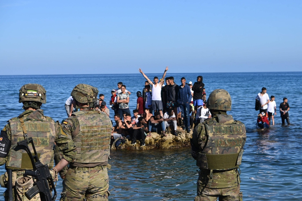 ¿Por qué llegaron más de ocho mil migrantes a Ceuta y Melilla, en España?
