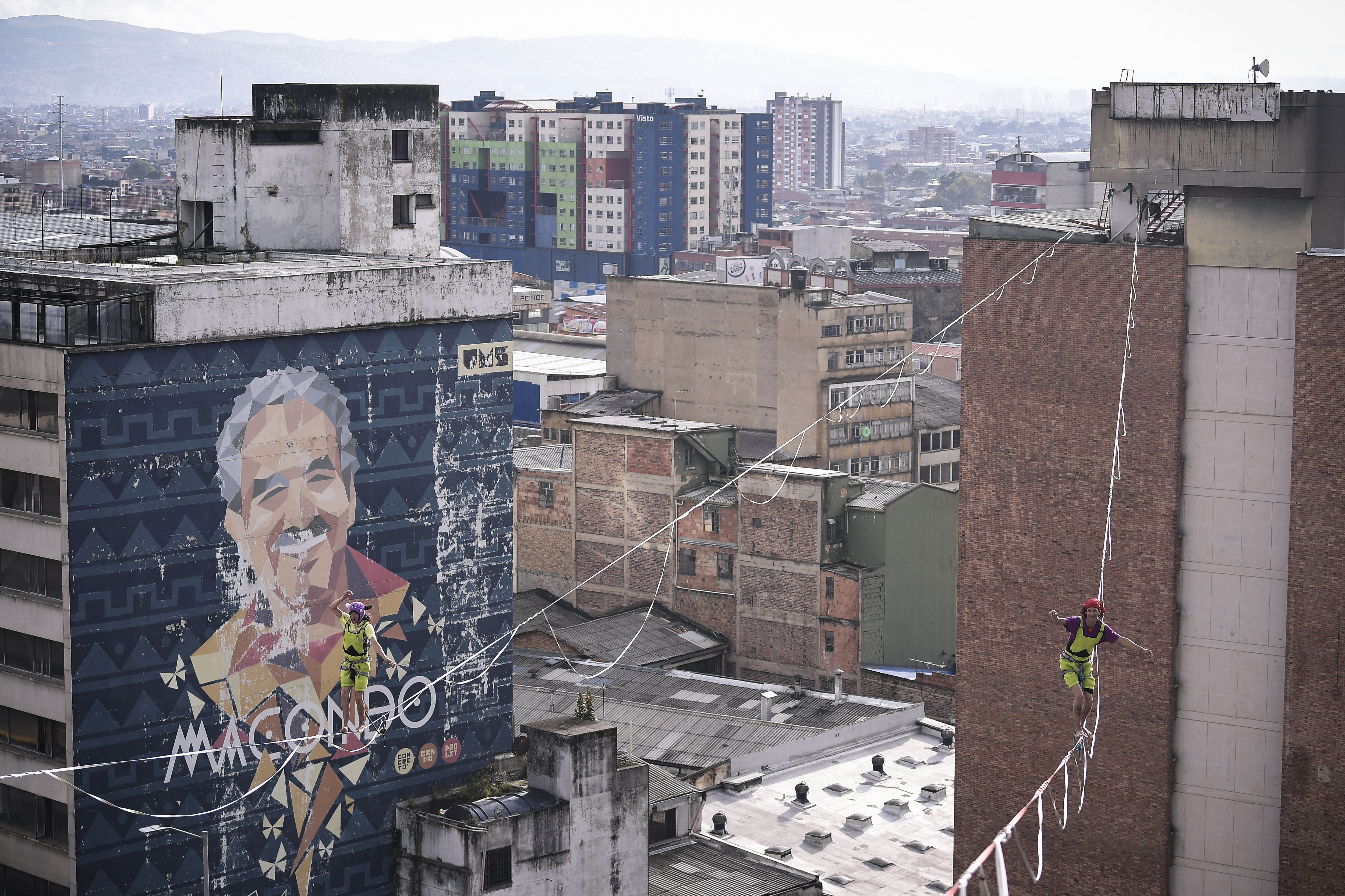 Acróbatas paralizaron el Centro de Bogotá
