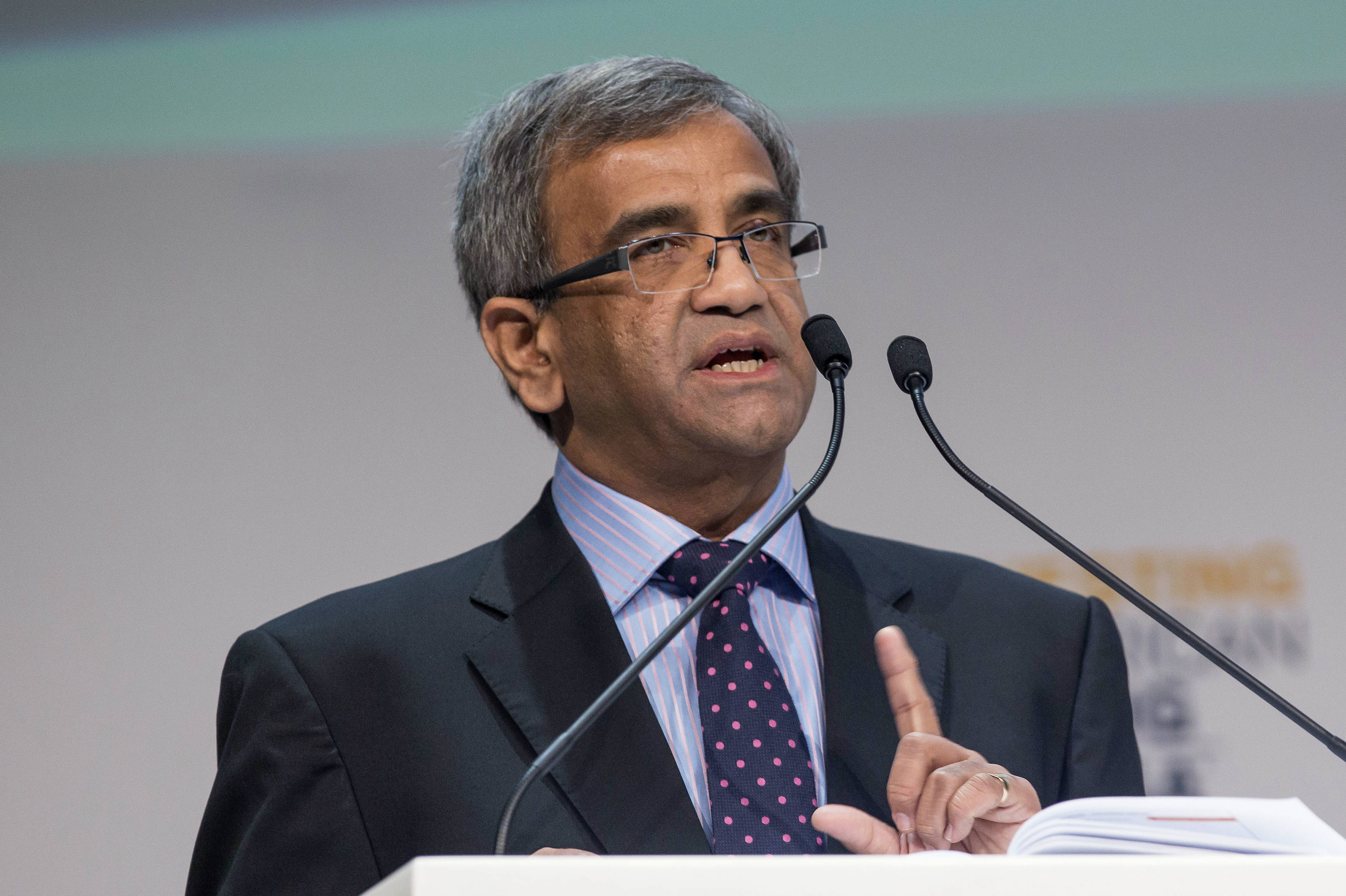 Por qué renunció el CEO de AngloGold Ashanti