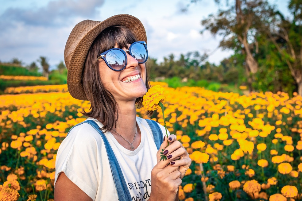 Cáncer
Los Cáncer son personas muy fuertes que viven la vida con mucha ilusión y alegría. Les encanta estar tranquilos y felices, por lo que no se permiten caer en el negativismo. Si bien saben que la vida no es perfecta, prefieren disfrutar.
Aunque no lo parece, los Cáncer le imprimen mucha pasión y alegría a su estilo de vida para así sacarle el máximo provecho. Les encanta divertirse con sus amigos y familia, crear nuevas memorias y reír cada vez que pueden.