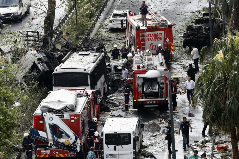Varios comercios y edificios en los alrededores han sido evacuados. /EFE.