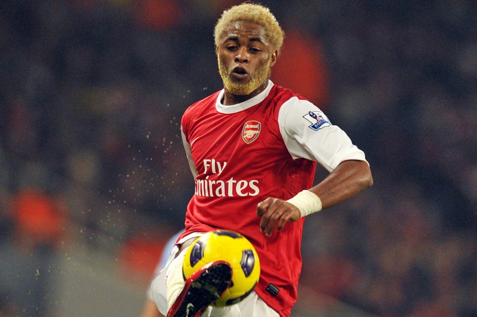 Barcelona paga 19 millones al Arsenal por Álex Song