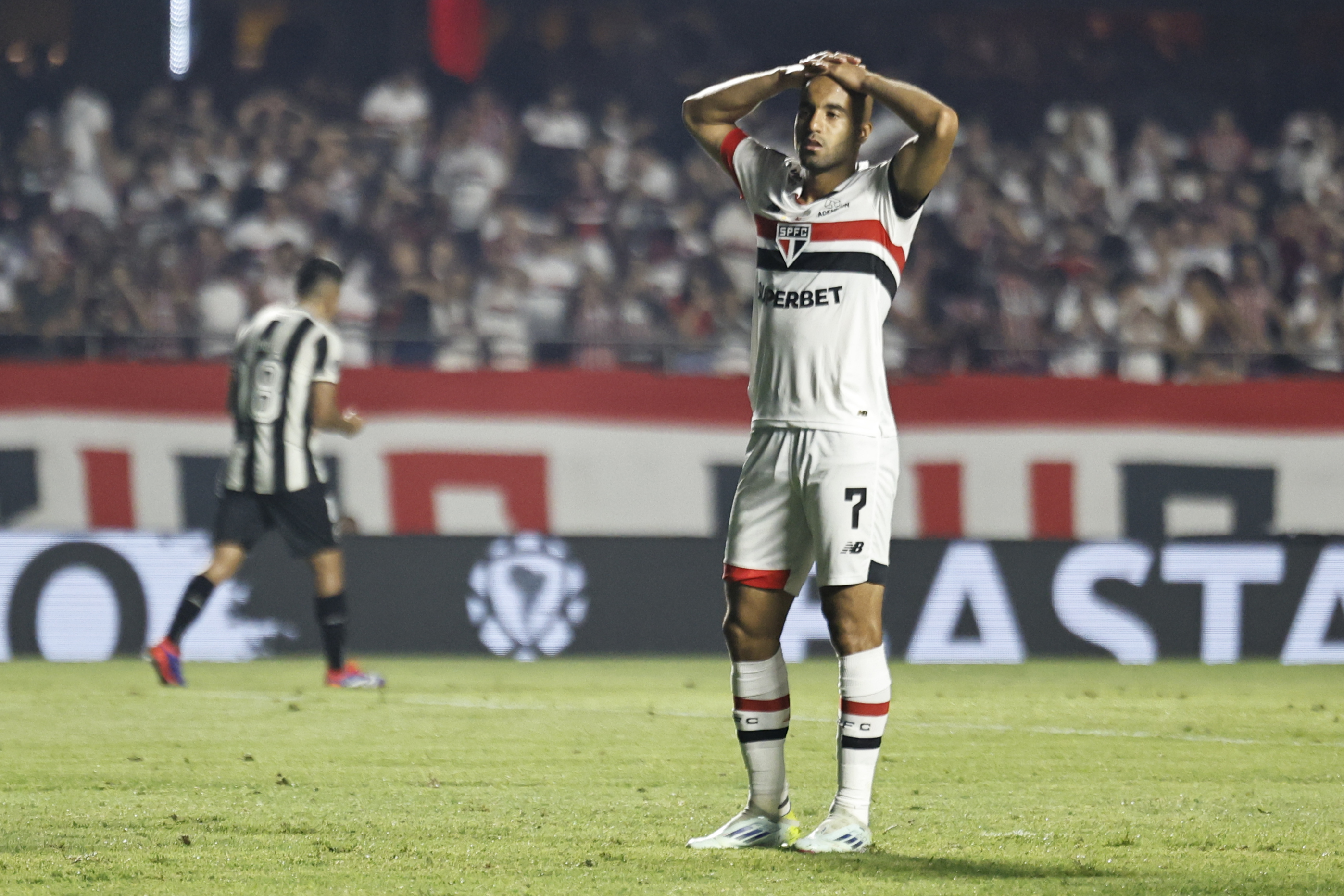 Botafogo, con suspenso, eliminó a São Paulo y es semifinalista en la Libertadores