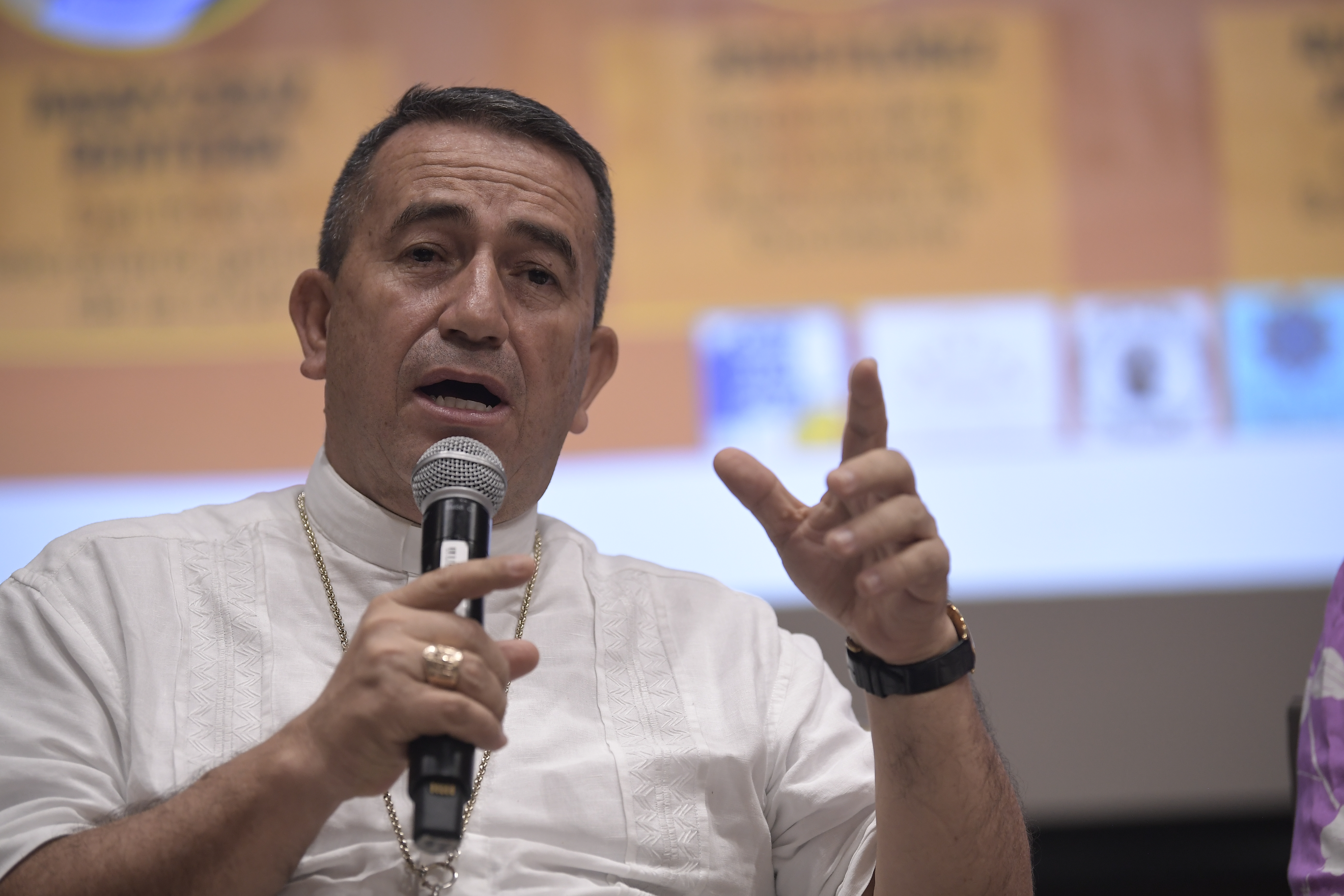 La historia del sacerdote que logró la tregua de bandas criminales en Buenaventura