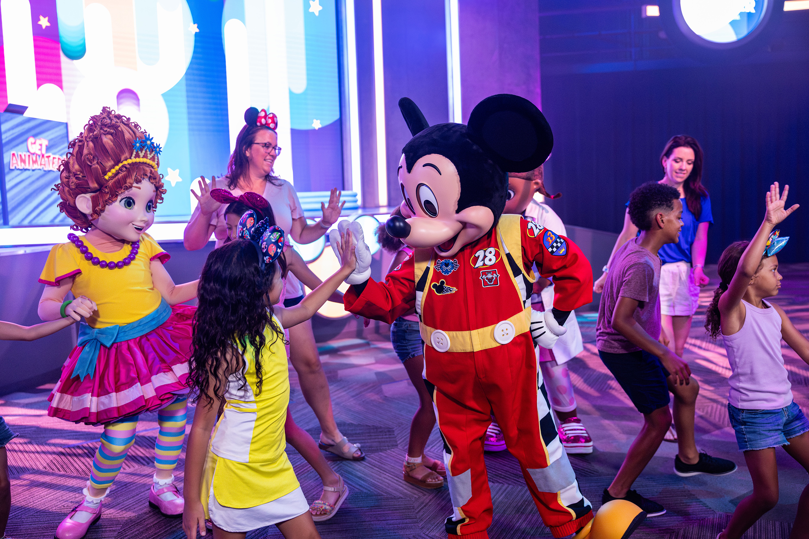 Este verano, Walt Disney World Resort en Florida deslumbra con aún más experiencias mágicas para toda la familia con el estreno de Cool Kid Summer, una celebración por tiempo limitado llena de entretenimiento nuevo, encantador y diversión inolvidable para los niños y para quienes llevan un niño en el corazón.