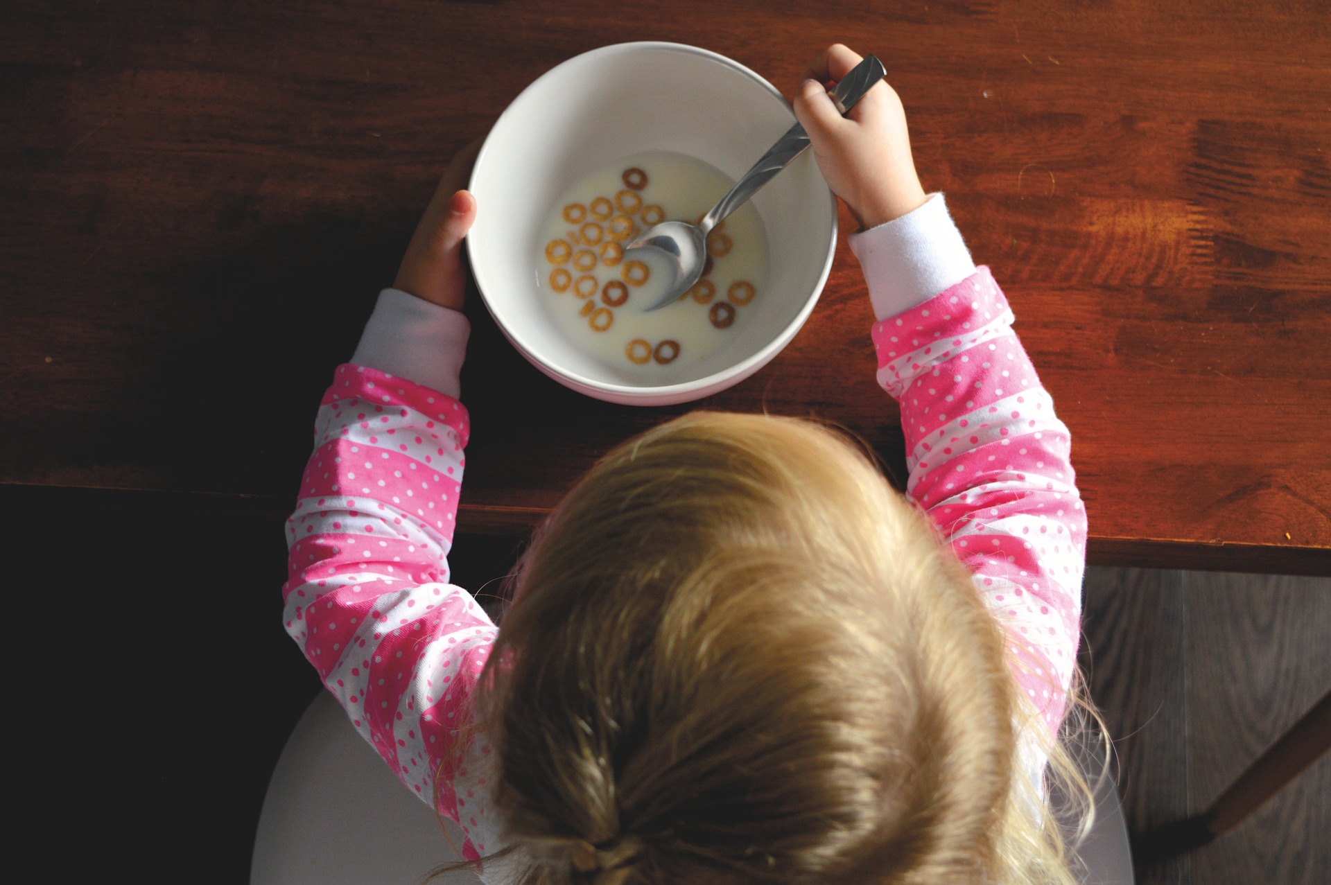 Este estudio sugiere otra razón por la que los niños no deben saltarse el desayuno