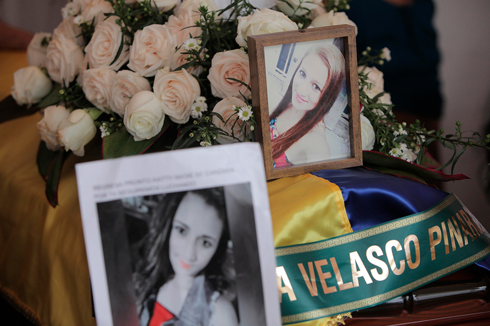 Alusiones a la paz y pedidos de justicia en velorio de pareja ecuatoriana