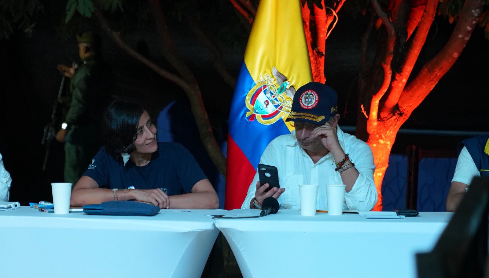 Ministra de Ambiente, Susana Muhamad, y el presidente Gustavo Petro desde La Mojana.