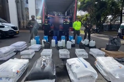 Descubren, en Usaquén, camión con sustancias para fabricar toneladas de cocaína