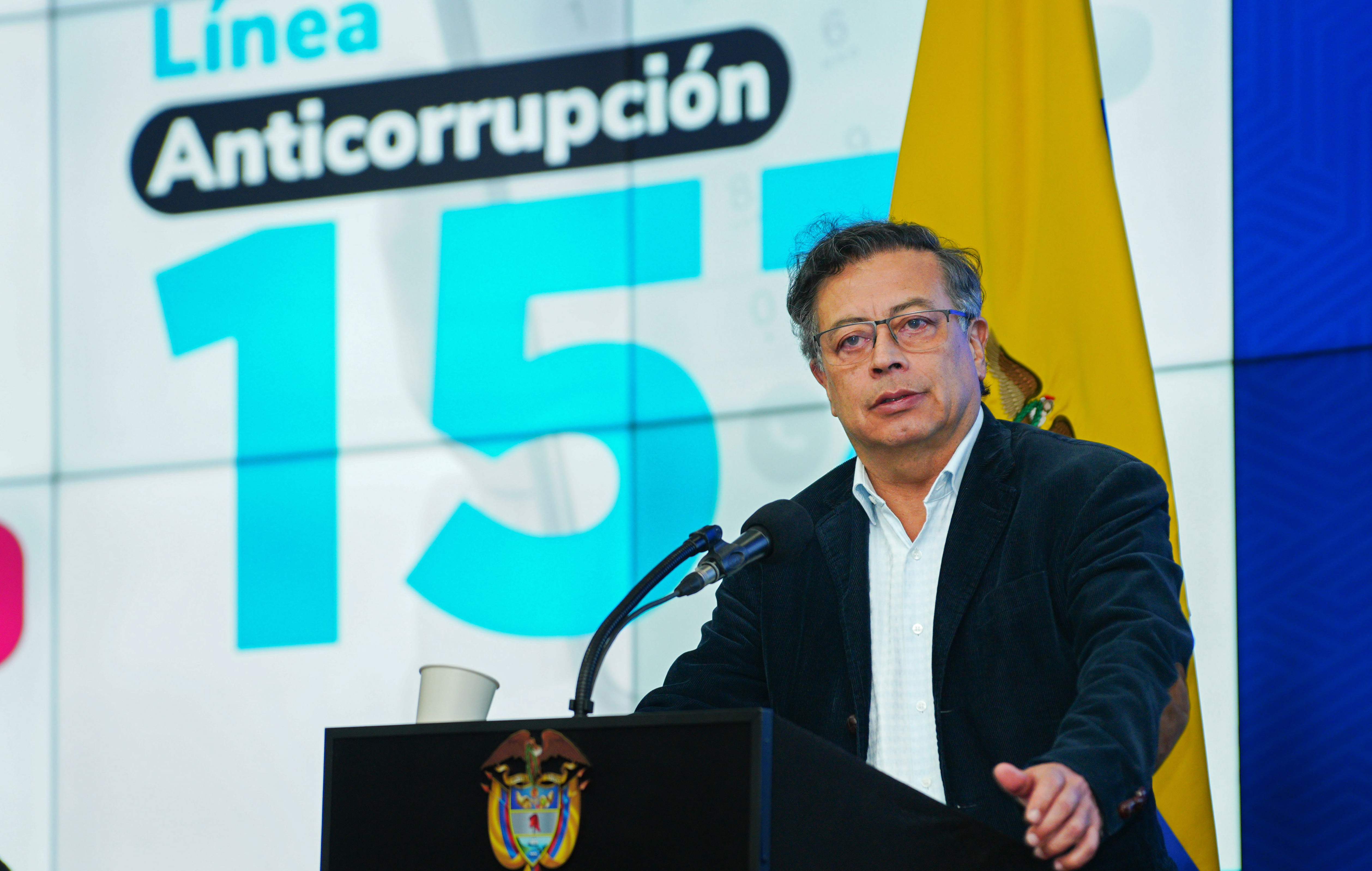 AME3261. BOGOTÁ (COLOMBIA), 21/01/2025.- Fotografía cedida por la oficina de prensa de la Presidencia de Colombia del mandatario colombiano, Gustavo Petro, durante el acto de presentación de la Línea Anticorrupción 157, este martes en Bogotá (Colombia). Petro aseguró que la crisis que vive la región del Catatumbo, donde la violencia entre guerrillas deja más de 80 muertos, es una muestra del "fracaso de la nación" y supone "uno de los hechos más dramáticos" de la histórica contemporánea del país. EFE/ Presidencia De Colombia / SOLO USO EDITORIAL/ SOLO DISPONIBLE PARA ILUSTRAR LA NOTICIA QUE ACOMPAÑA (CRÉDITO OBLIGATORIO)