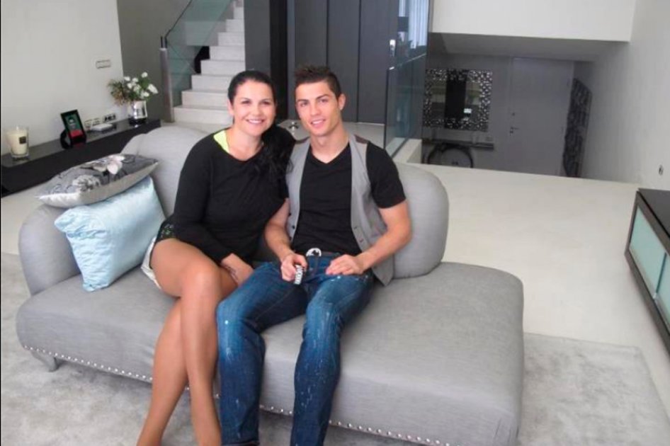 Cristiano Ronaldo promociona debut musical de su hermana