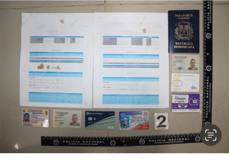 Documentación real y fraudulenta encontrada por las autoridades que desarticularon "Europe Express".