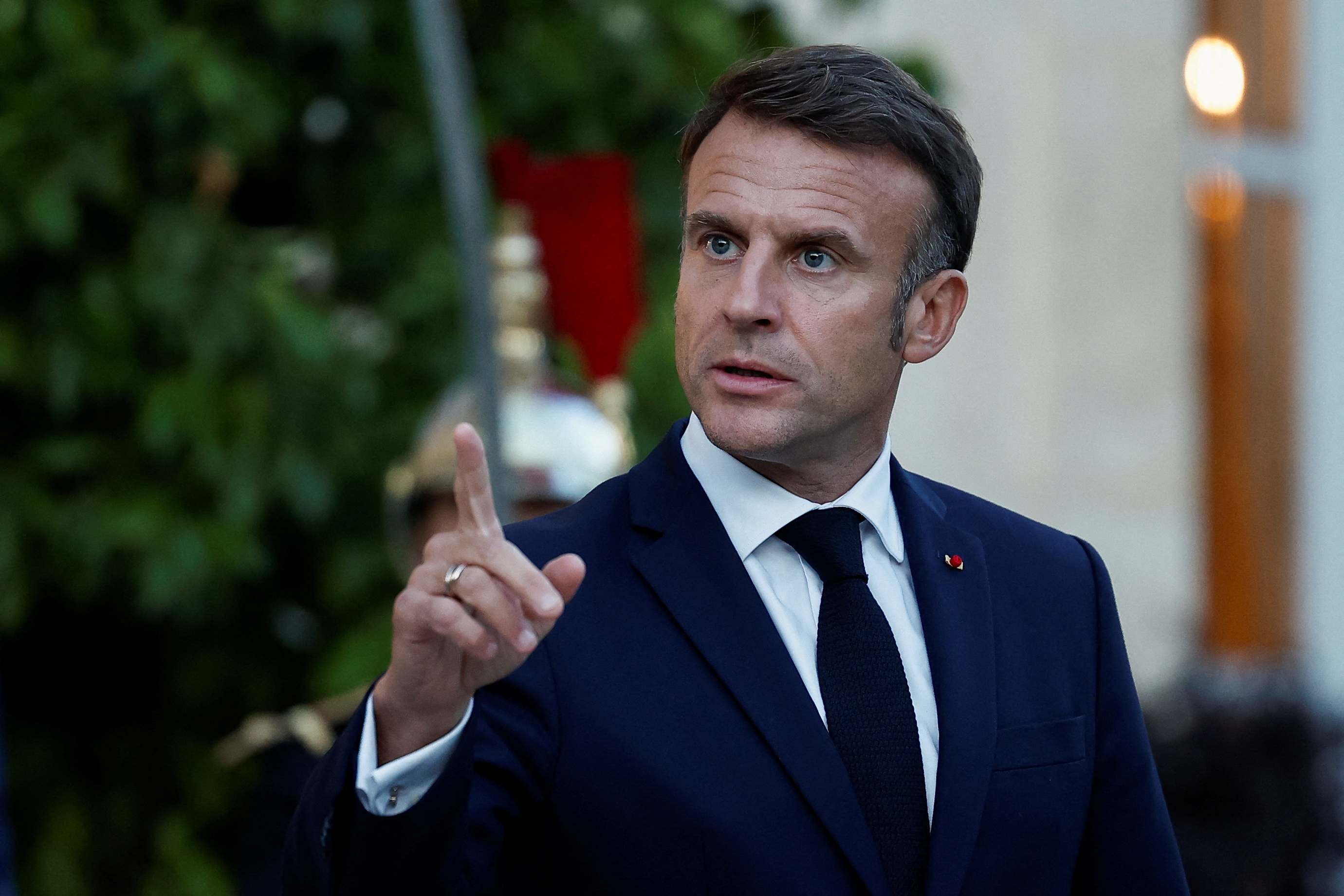 Macron dice que luchará para que la serie “Emily in Paris” no se traslade a Roma