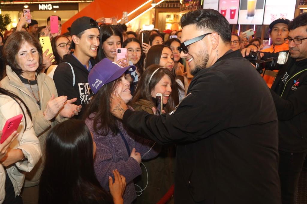 Pasabordo compartiendo con sus fans.