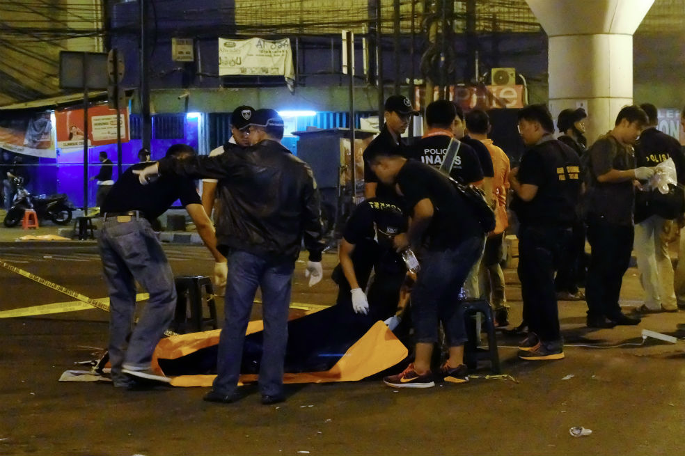 Indonesia investiga dos atentados suicidas