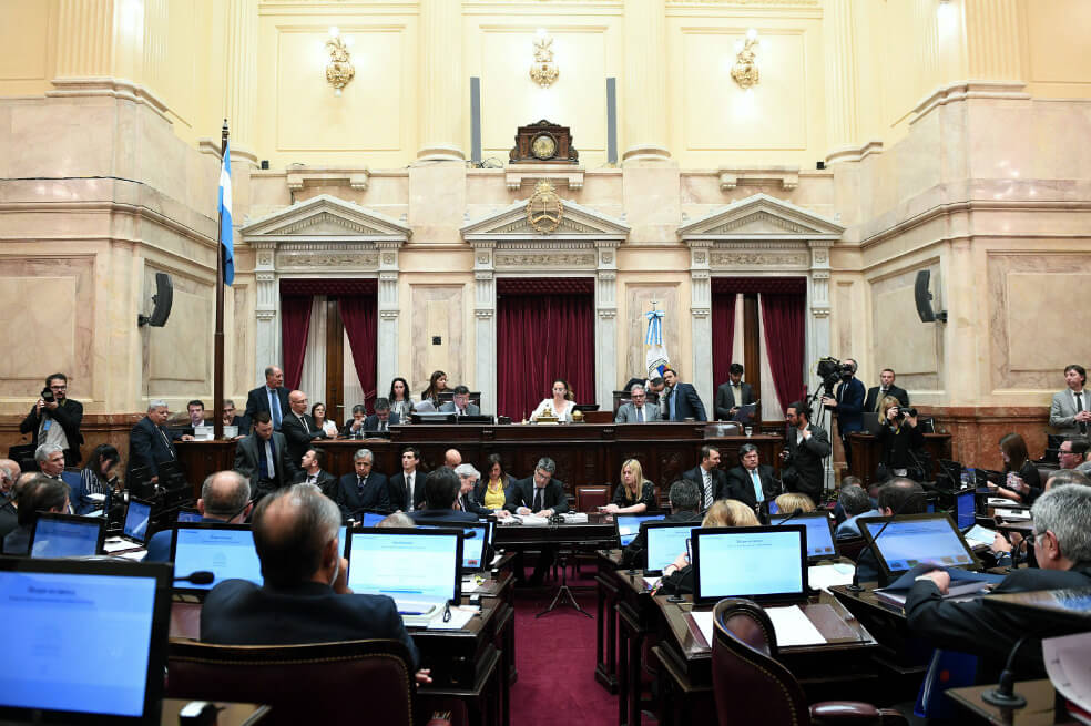 Congelan los salarios de los congresistas en Argentina por seis meses