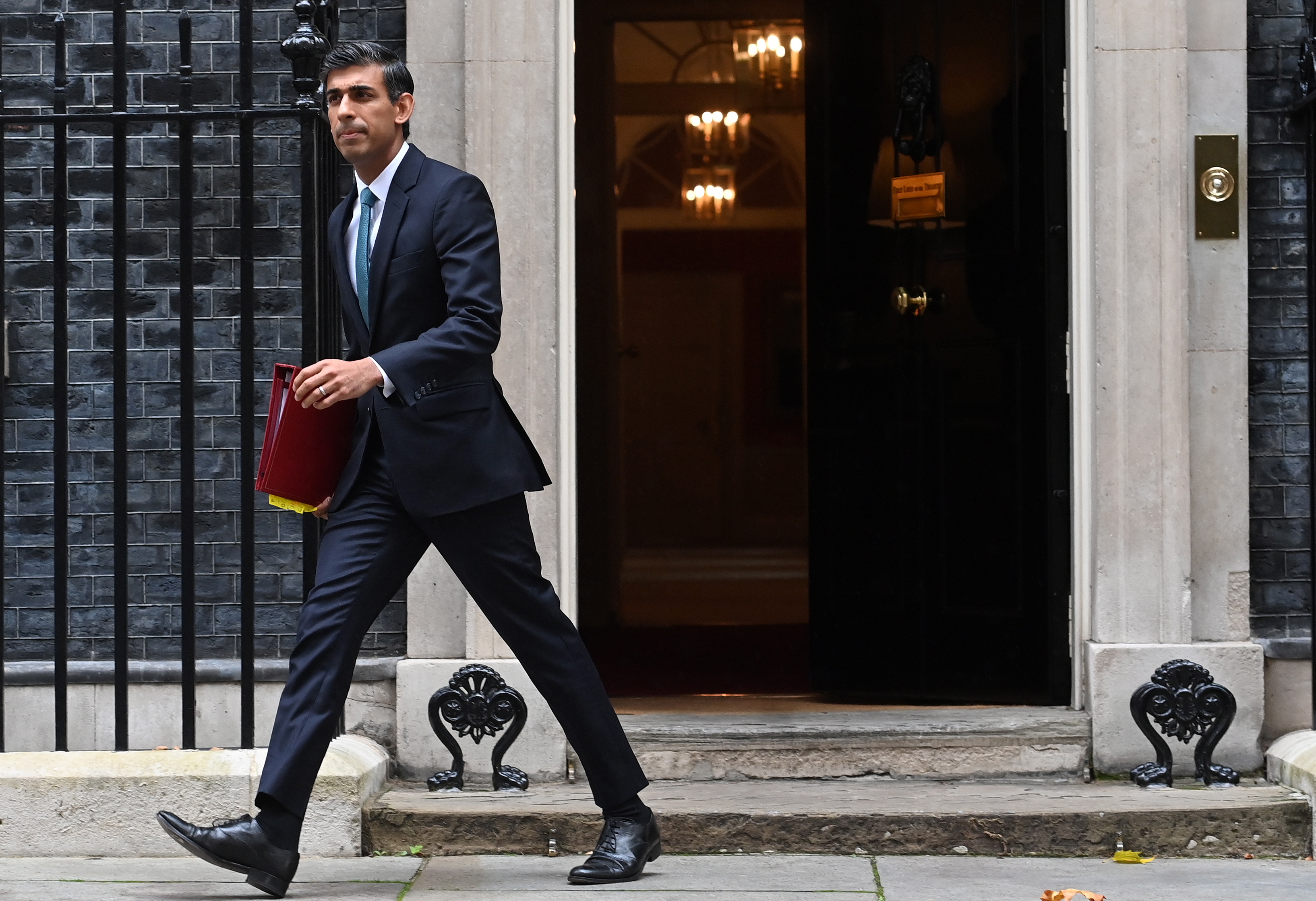 Gobierno británico aplaza dos semanas la presentación de su esperado presupuesto