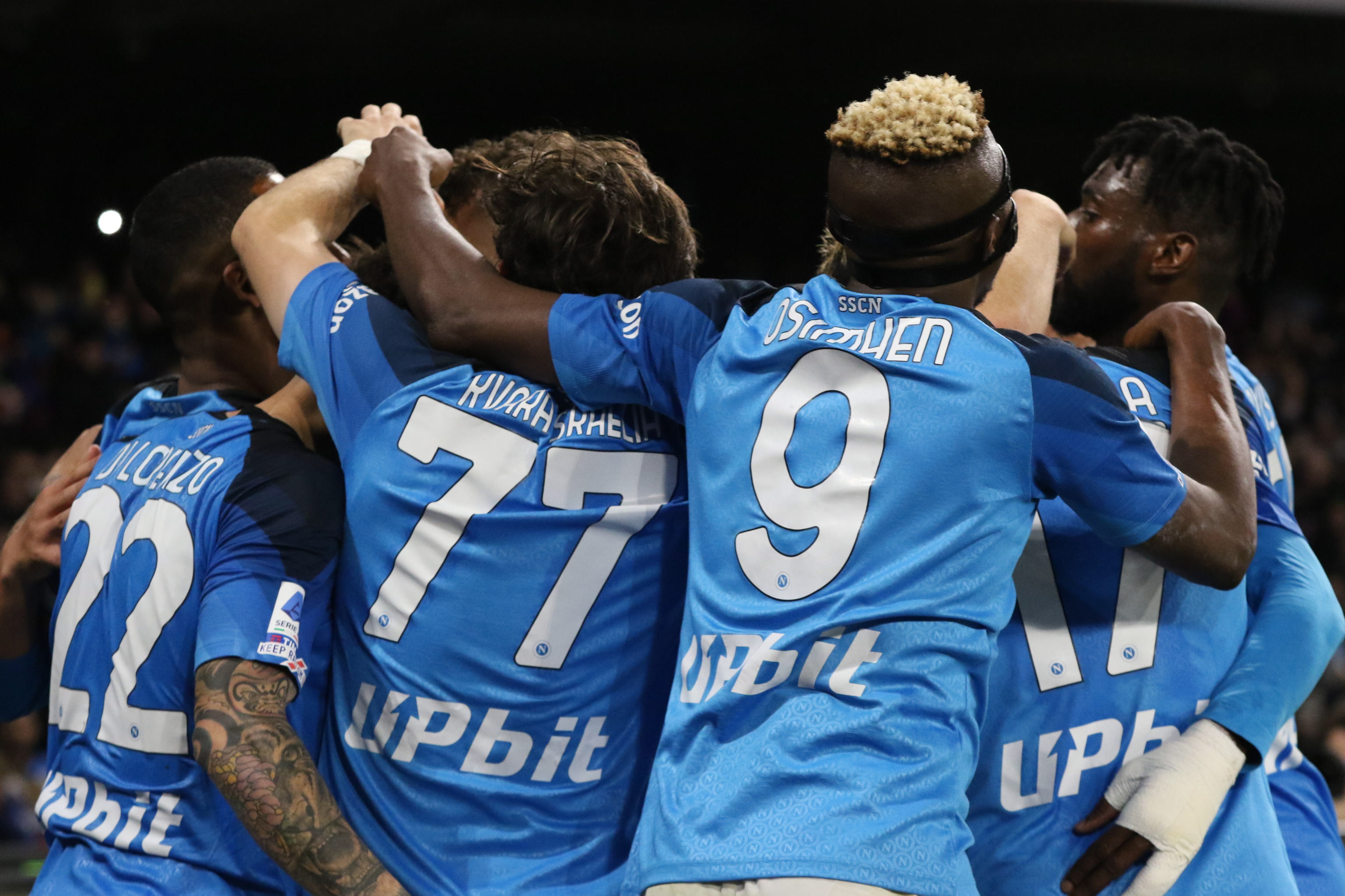 Napoli derrotó al Atalanta de Zapata y Muriel y se sigue acercando al ‘Scudetto’