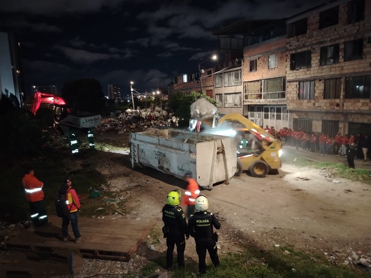 Retiran 38 toneladas de residuos de la ronda del río Fucha, en Kennedy