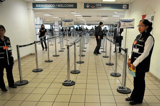 Extranjeros, maniatados por Migración Colombia