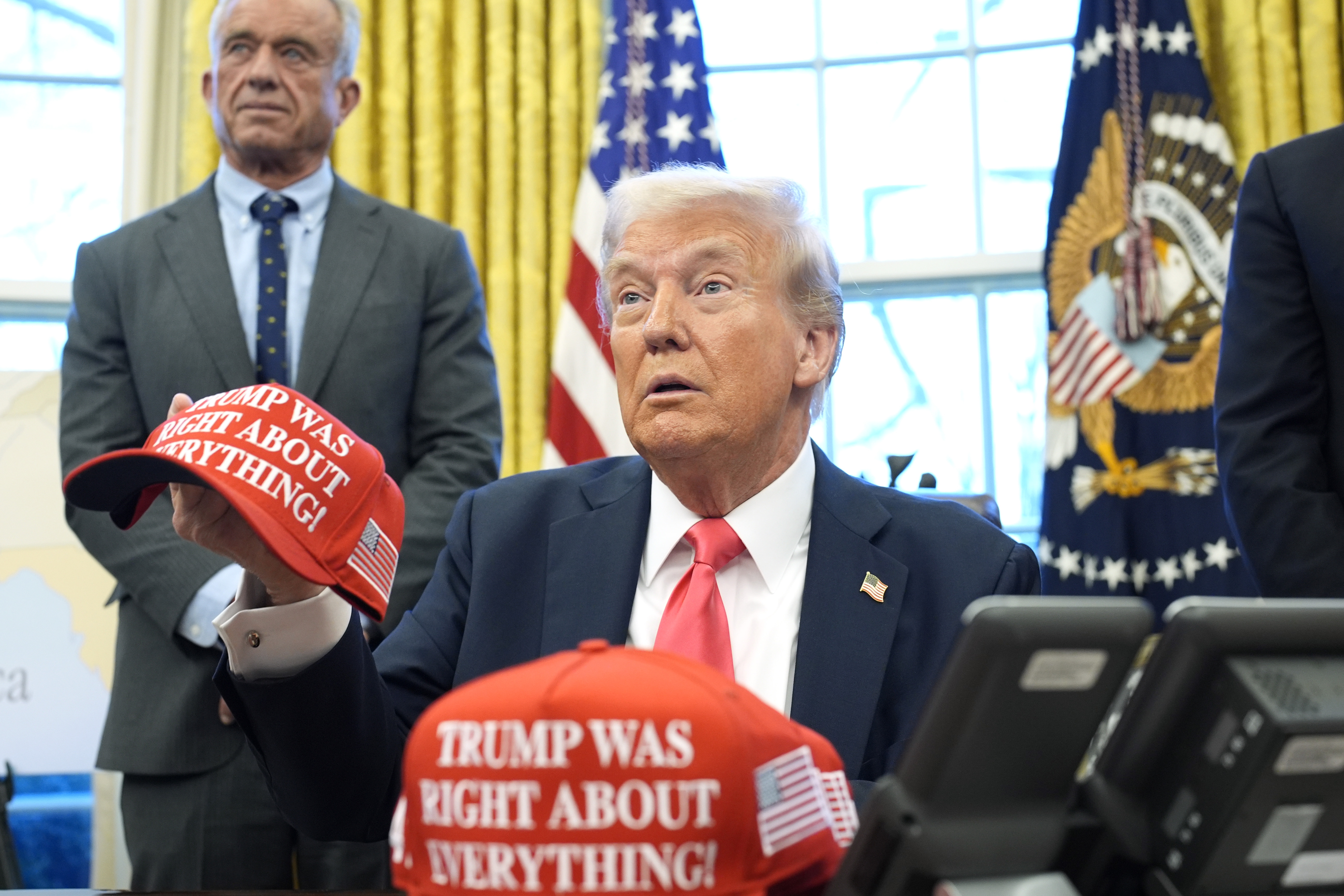 “Tarjeta dorada”: la medida de Trump para atraer migrantes millonarios a EE. UU.