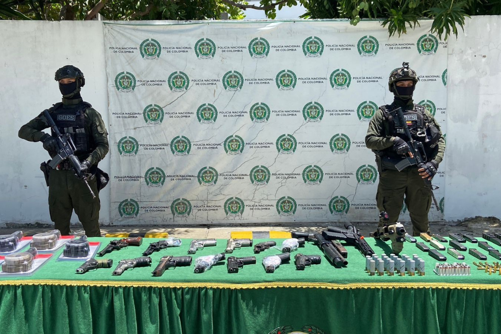 Incautan arsenal de armas y 200 kilos de cocaína en operativo en Barranquilla
