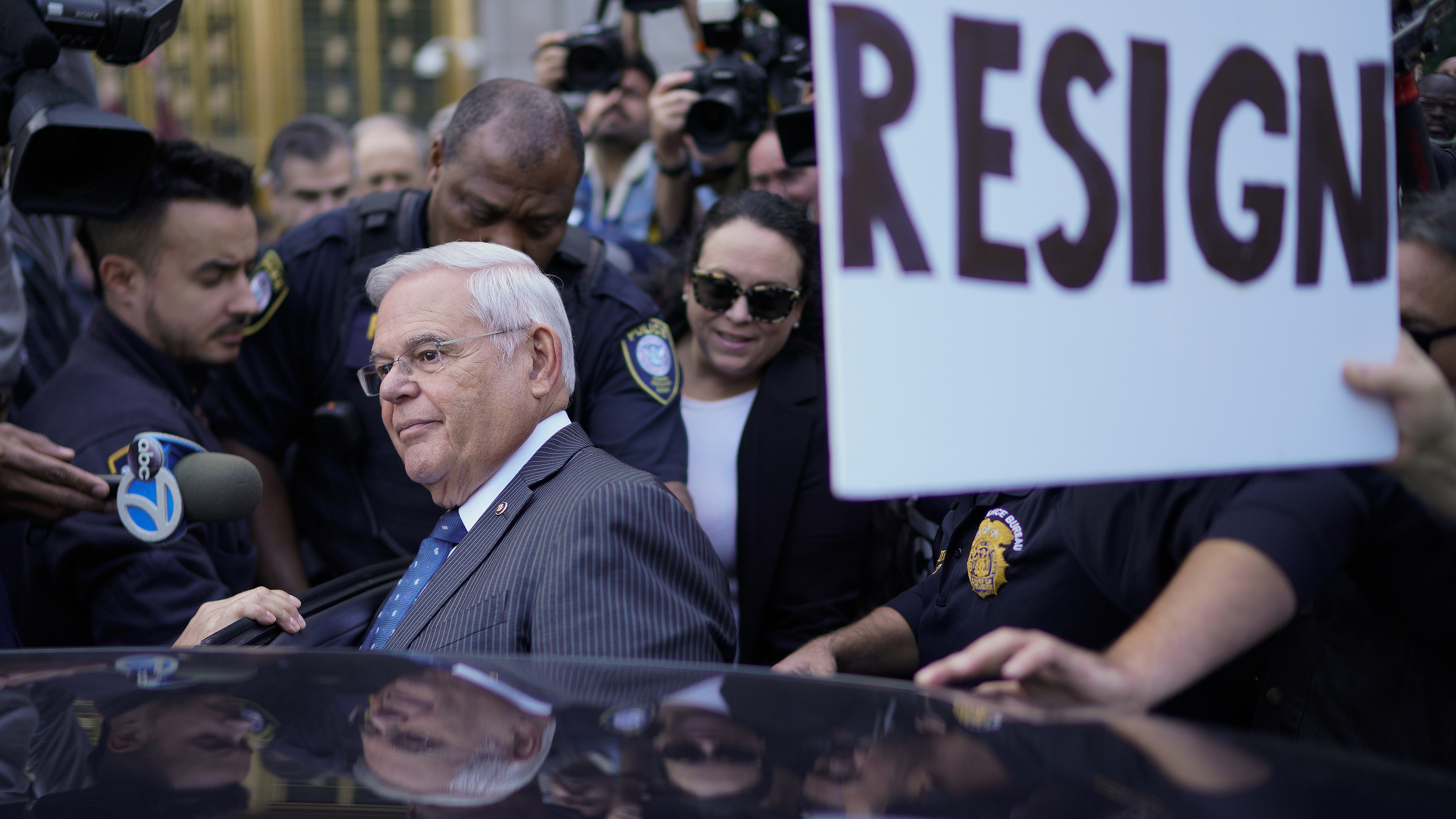 Bob Menéndez responde ante la justicia en Nueva York y se declara no culpable