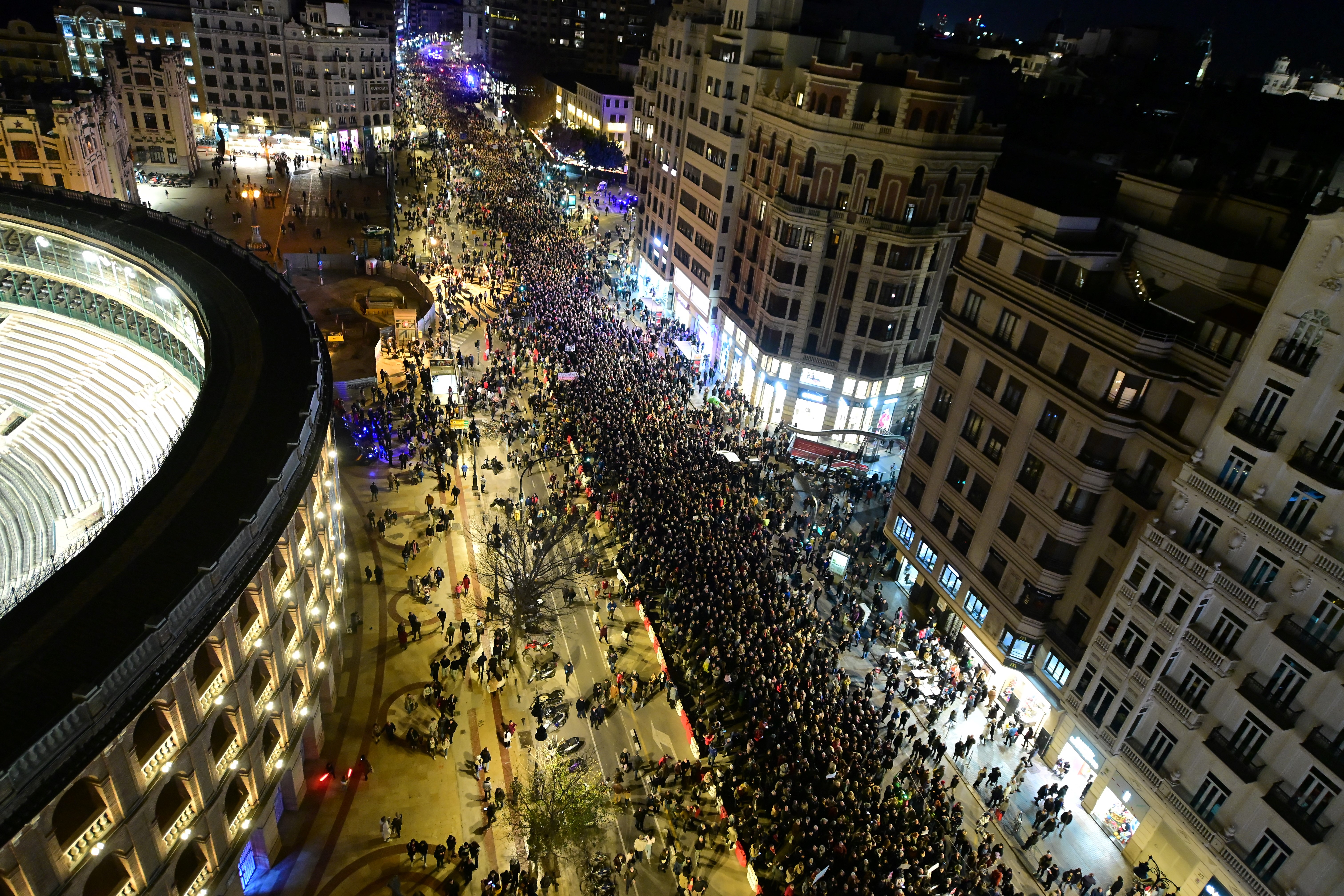 Miles de personas protestaron por la gestión durante las inundaciones en Valencia