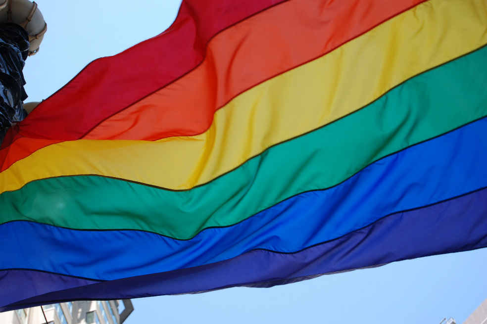 A sus 90 años, veterana lesbiana de la Fuerza Aérea de EE.UU. consigue “honorables descargos”