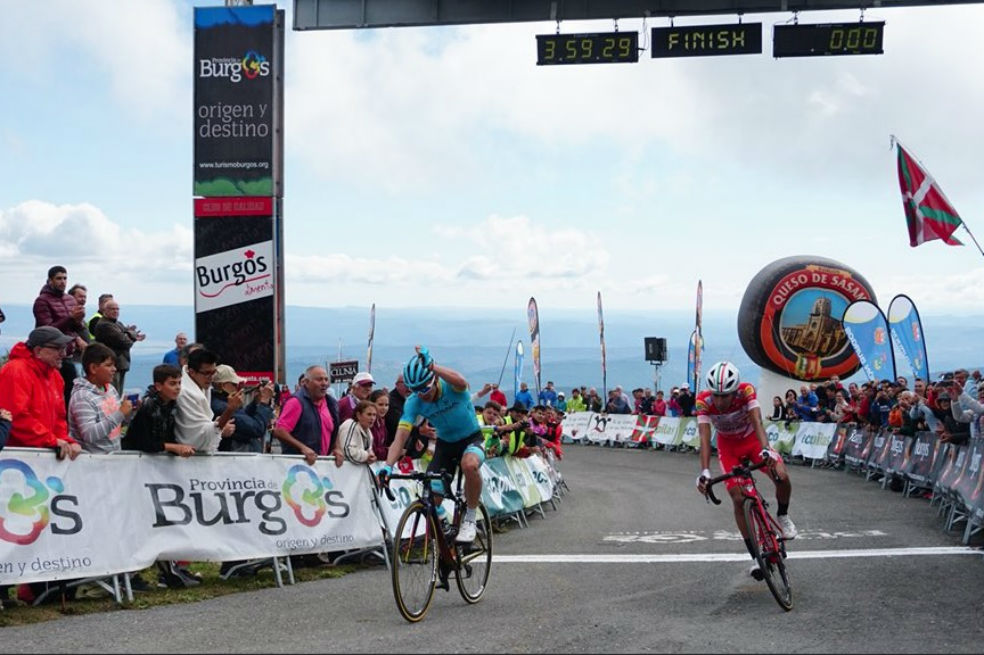Miguel Á. López le ganó el duelo a Iván Sosa y es líder de la Vuelta a Burgos