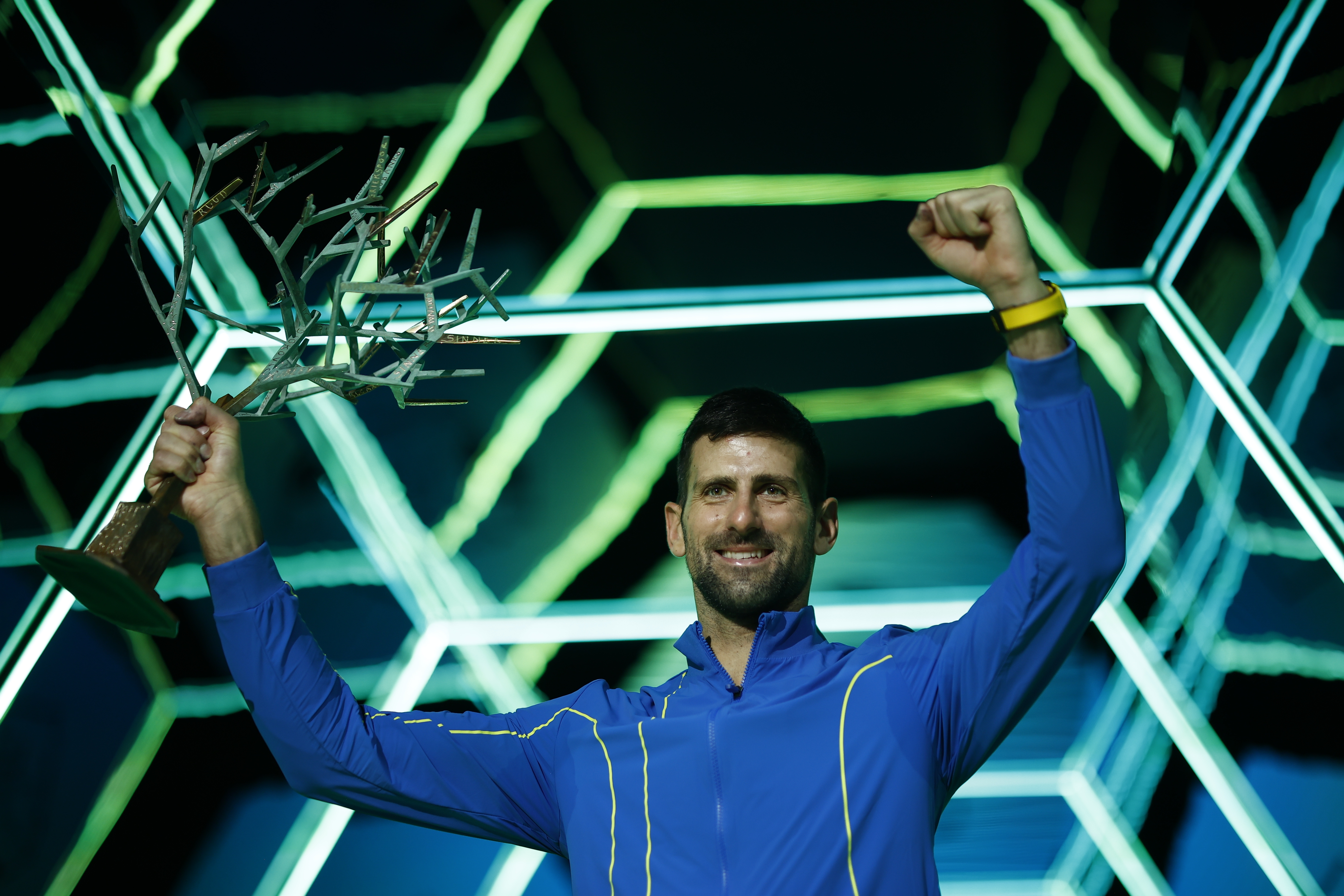 Paris (France), 05/11/2023.- Novak Djokovic of Serbia poses with the trophy after winning his final match against Grigor Dimitrov of Bulgaria at the Paris Masters tennis tournament, in Paris, France, 05 November 2023. (Tenis, Francia) EFE/EPA/YOAN VALAT