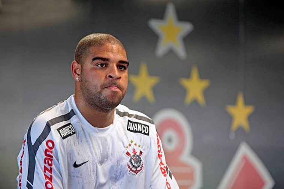 Adriano firmó con Flamengo para jugar hasta diciembre de 2012